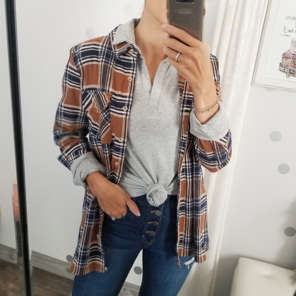 Last 1️⃣ Cognac and Navy Spring Plaid Button Down Top Pocket Top - Picture 3 of 7